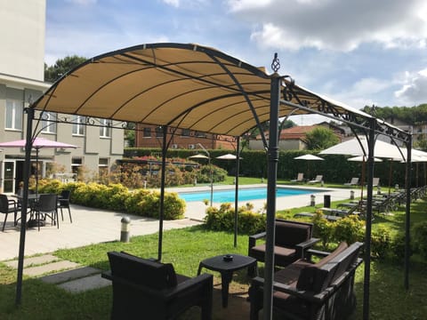 Patio, Garden, Garden view, Pool view, Swimming pool, sunbed