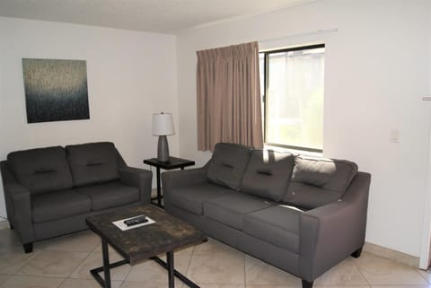 128 Fully Furnished 1BR Suite-Prime Location Apartment in Tempe