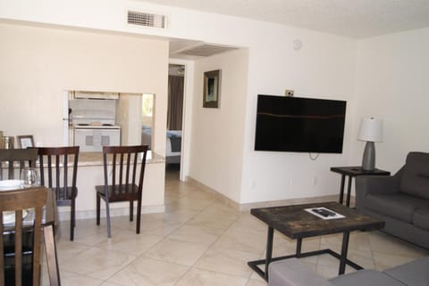 128 Fully Furnished 1BR Suite-Prime Location Apartment in Tempe