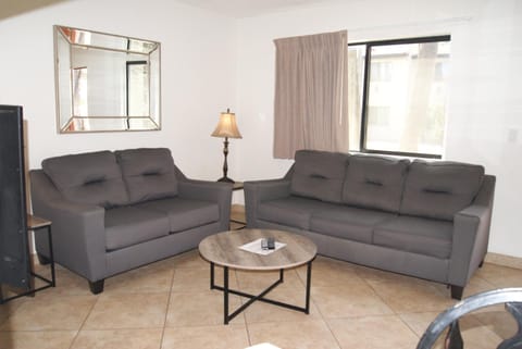 126 Fully Furnished 1BR Suite-Prime Location Condo in Tempe