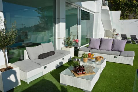 Patio, Day, Garden, View (from property/room), Balcony/Terrace, Seating area, Garden view