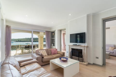 TV and multimedia, View (from property/room), Balcony/Terrace, Living room, Seating area