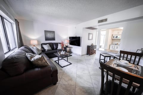 205 Fully Furnished 1BR Suite-Prime Location Condo in Tempe