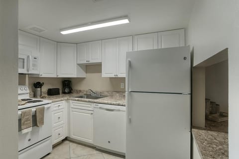 206 Fully Furnished 1BR Suite-Prime Location Condo in Tempe
