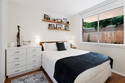 Snug St Kilda Apartment with Private Courtyard Apartment in Saint Kilda