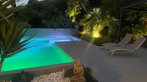 Villa piscine privée en écrin de verdure Villa in Mérignac