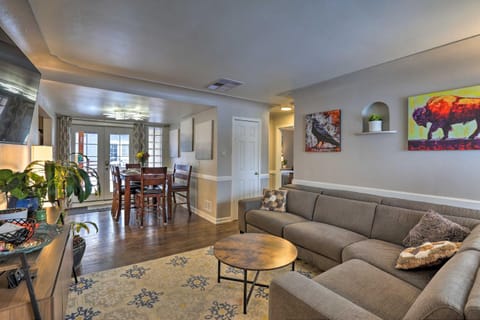 Cozy Denver Home with Hot Tub 2 miles to Dtwn! Maison in Edgewater