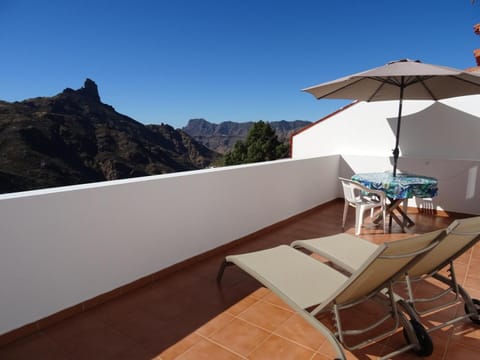 Nearby landmark, Day, Natural landscape, View (from property/room), Balcony/Terrace, Seating area, Dining area, Mountain view, sunbed