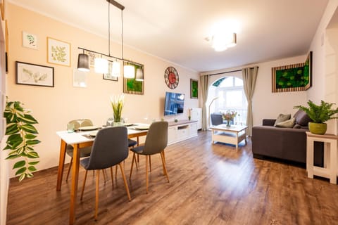 TV and multimedia, Living room, Dining area