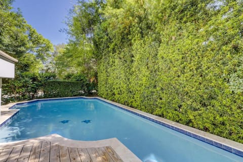 2nd Row Steps To Beach Pool Hot Tub Game Room House in North Forest Beach