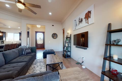Walnut Tree House in Tanque Verde