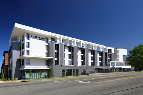 Courtyard by Marriott Richmond Scott's Addition Hotel in Richmond