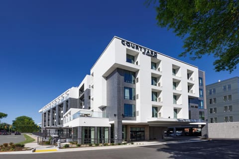 Courtyard by Marriott Richmond Scott's Addition Hotel in Richmond