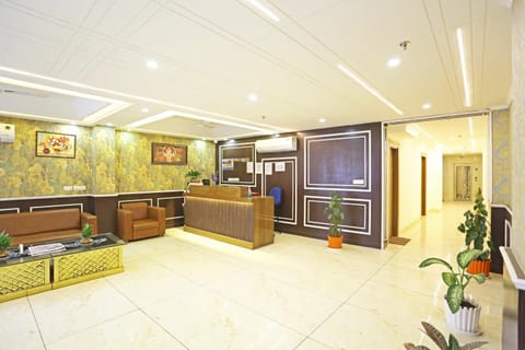 Hotel Decent Suites - Delhi Airport Hotel in New Delhi