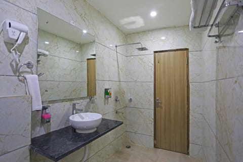 Hotel Decent Suites - Delhi Airport Hotel in New Delhi