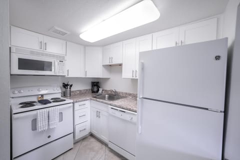 223-Fully Furnished, WiFi Included Condo in Tempe