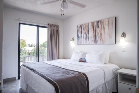 208 Fully Furnished 1BR Suite-Prime Location Apartment in Tempe