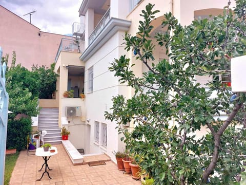 Dora's home with garden Volos Apartment in Volos