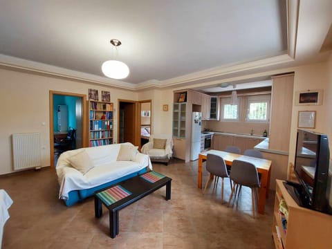 Dora's home with garden Volos Apartment in Volos