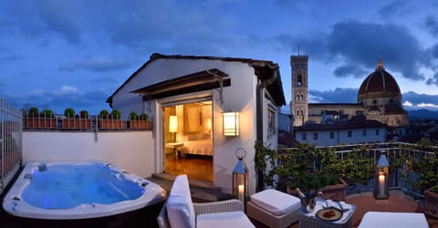 View (from property/room), Balcony/Terrace, City view, Landmark view