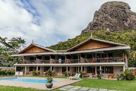 Property building, Mountain view, Pool view, Swimming pool