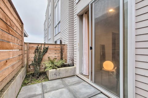 Modern Seattle Townhome, 5 Mi to Pike Place! House in Seattle