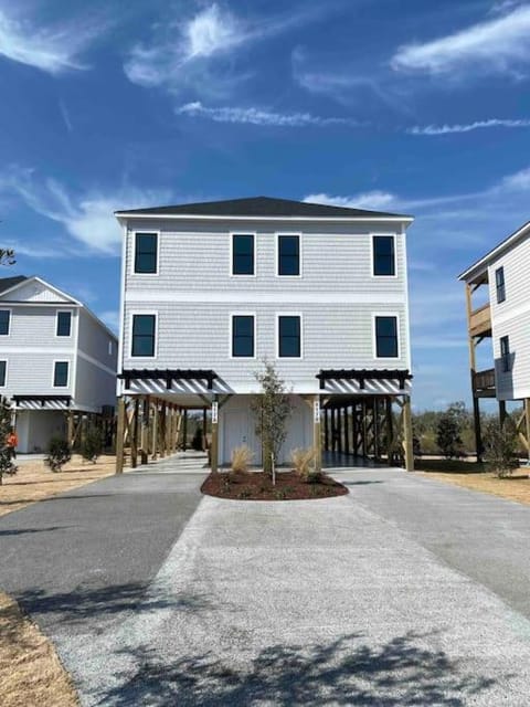 *NEW LISTING!* Surf City 3 Bed/3 Bath Townhome Beach Vacation Getaway! Condo in Surf City