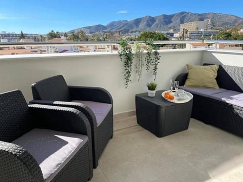 Balcony/Terrace, Mountain view