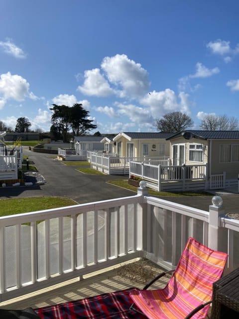 Mollys Retreat pet friendly three bed caravan with small garden Newquay Bay Resort Quieter area of park Casa in Newquay