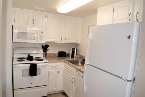 220 Fully Furnished, WiFi Included Condo in Tempe