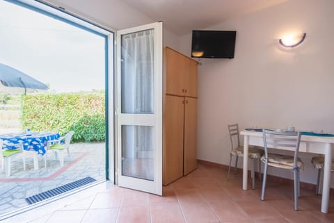 Patio, TV and multimedia, Dining area