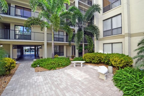 NEW Updated Siesta Key Vacation Rental with Heated Pool Access House in Siesta Beach