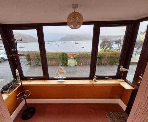 Marine House Holiday Home House in Portree