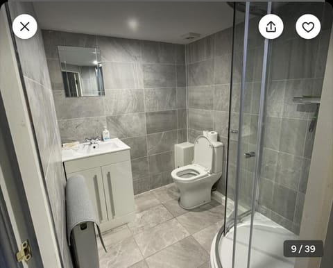 1 Hatton house 2 bedroom 2 bathroom spacious basement flat Apartment in Newark-on-Trent