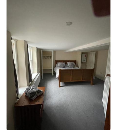 1 Hatton house 2 bedroom 2 bathroom spacious basement flat Condo in Newark-on-Trent