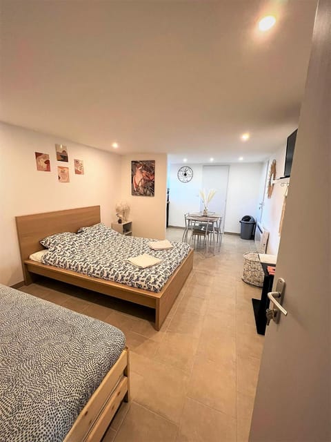 Photo of the whole room, Bedroom