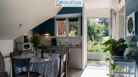 Garden, Kitchen or kitchenette, Dining area, Garden view, minibar, pet friendly, stove