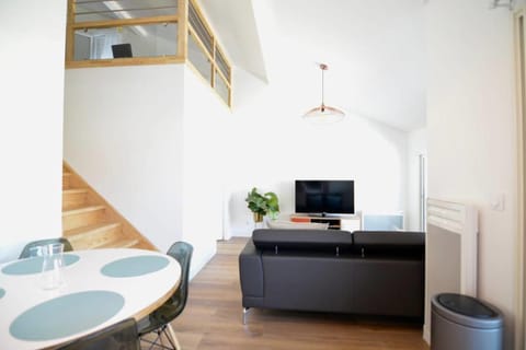 Coco Elaura Modern Duplex with 2 Bedrooms and a Balcony in Biarritz Apartment in Biarritz