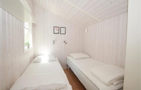 3 Bedroom Cozy Home In Vggerlse House in Væggerløse
