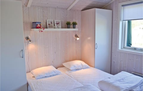 3 Bedroom Cozy Home In Vggerlse Casa in Væggerløse