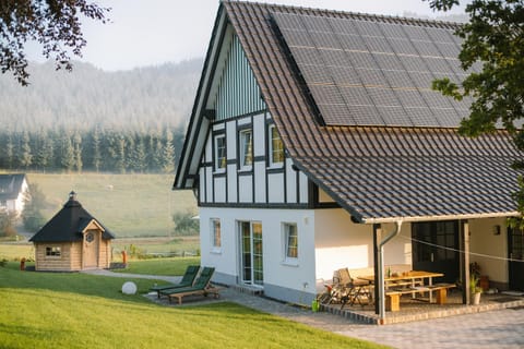 Property building, Day, Natural landscape, Garden, Garden view, Mountain view