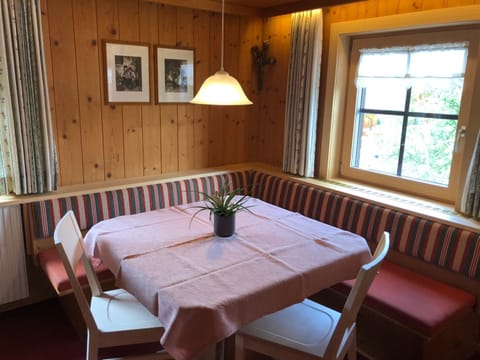 Photo of the whole room, Dining area