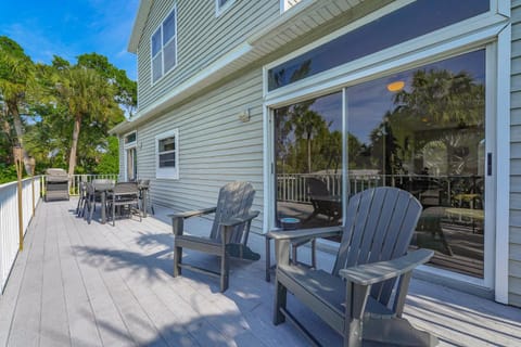 Enjoy a stress free vacation at this 3BR paradise House in Sarasota