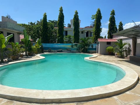 Mudzini gardens - Luxury villa with a pool Chalet in Mombasa