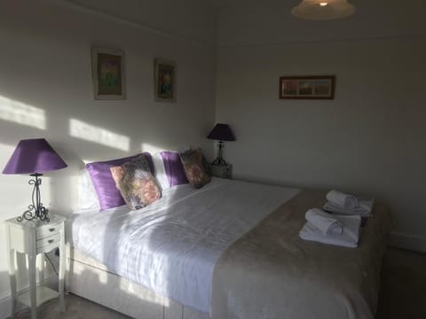 Rie's Retreat - The Amethyst Room Bed and Breakfast in Glastonbury