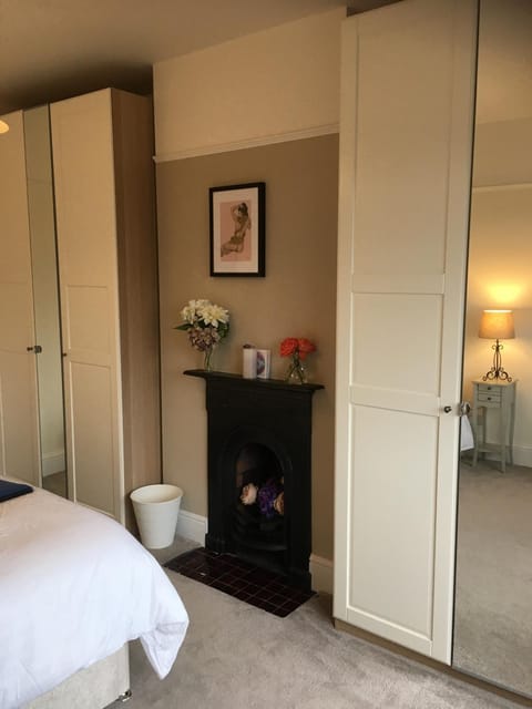 Rie's Retreat - The Amethyst Room Bed and Breakfast in Glastonbury