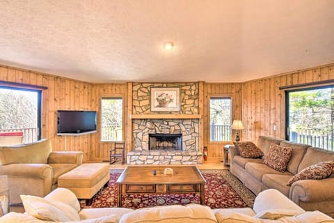Woodsy Sky Valley Cottage, 8 Mi to Dillard! House in Sky Valley