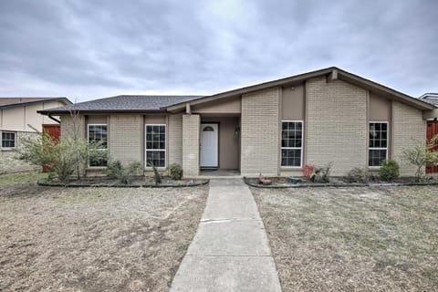 Family-Friendly Garland Home with Private Pool! Haus in Richardson