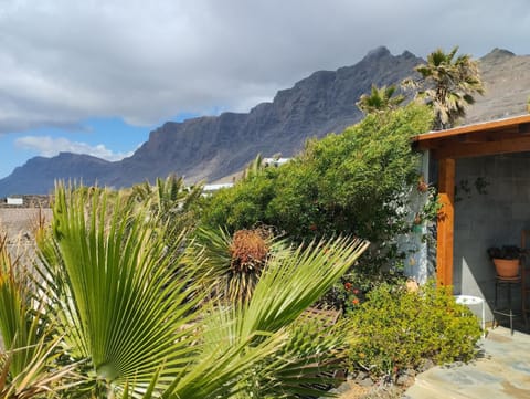 Beautiful small bungalow, amazing views and garden House in Isla de Lanzarote