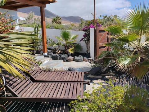 Beautiful small bungalow, amazing views and garden House in Isla de Lanzarote